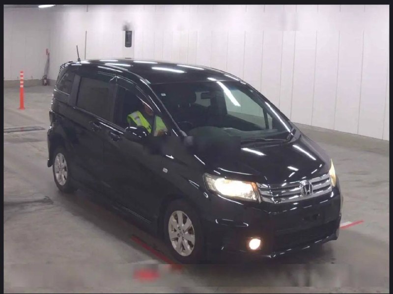 Honda Freed Spike 2011