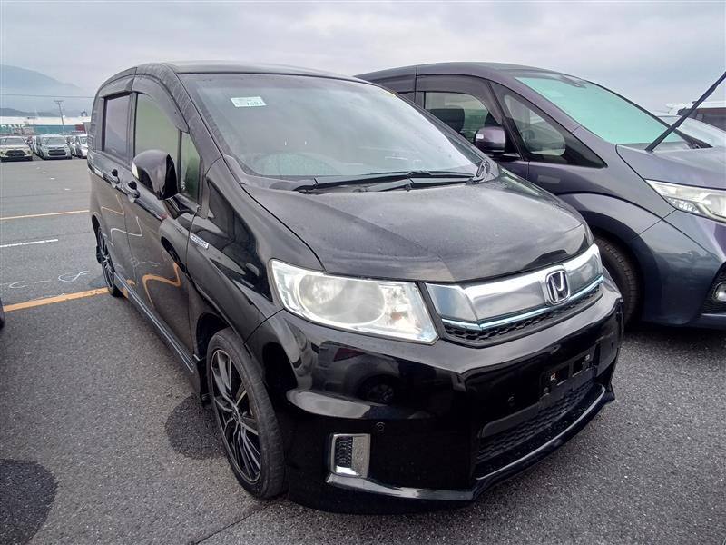 Honda Freed Spike 2015