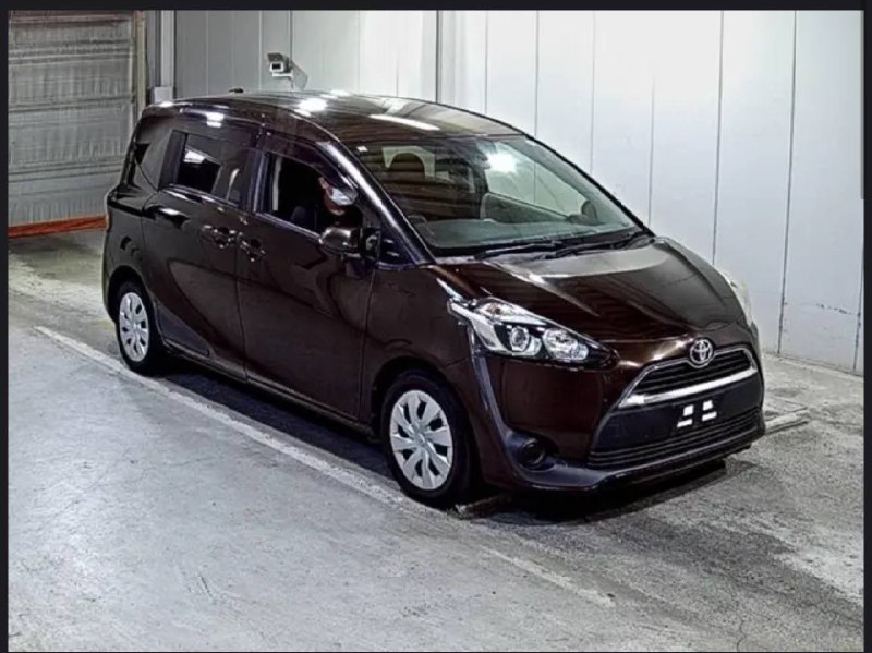 Toyota Sienta 2015