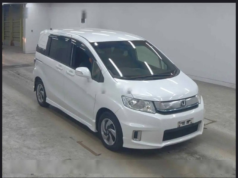 Honda Freed Spike 2015