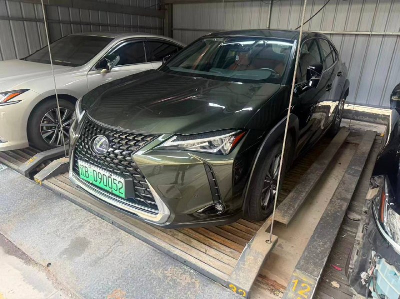 Lexus UX 2021