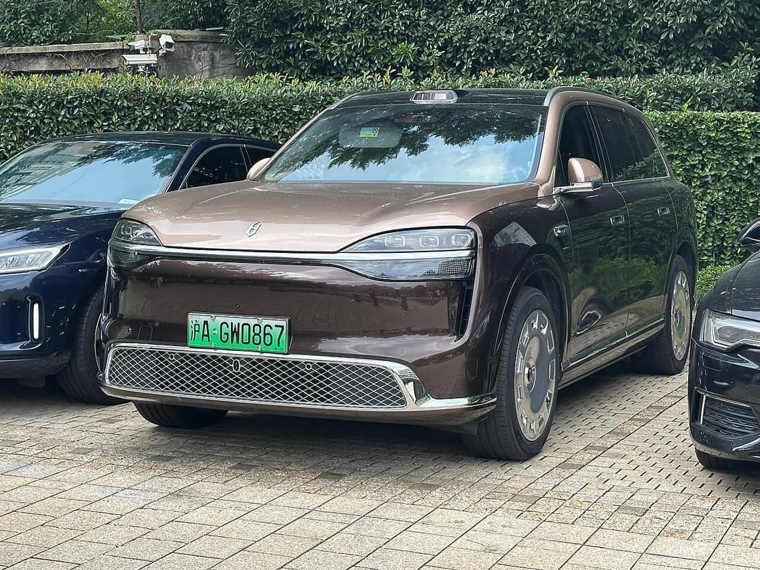 AITO M9, 2023–2025