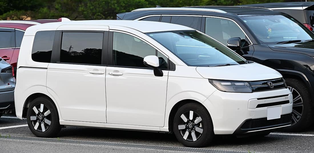 Honda Freed Spike — фото модели для примера