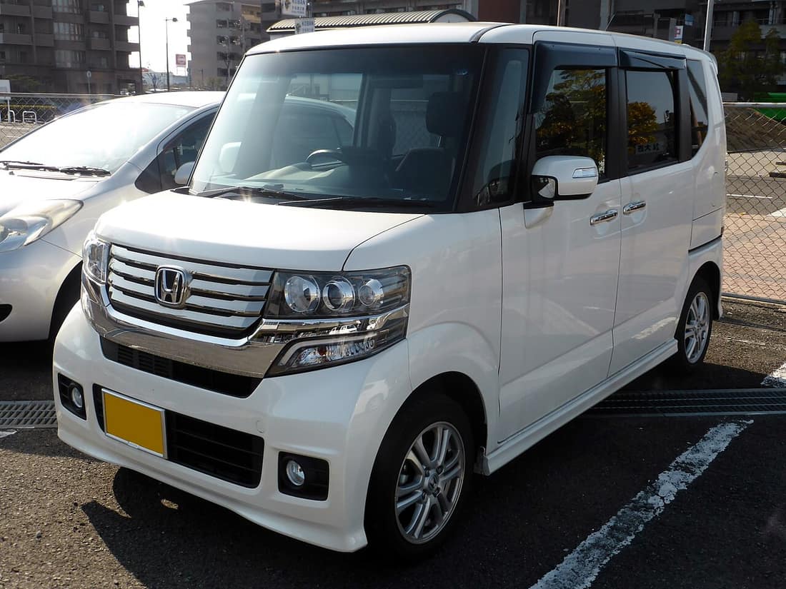 Honda N-BOX — фото модели для примера