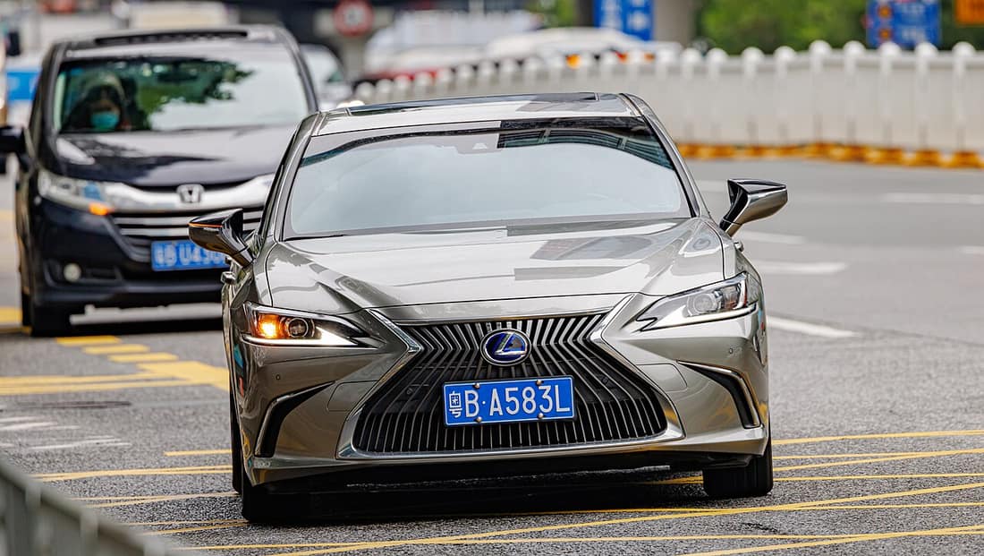 Lexus ES, 2018–н. в.