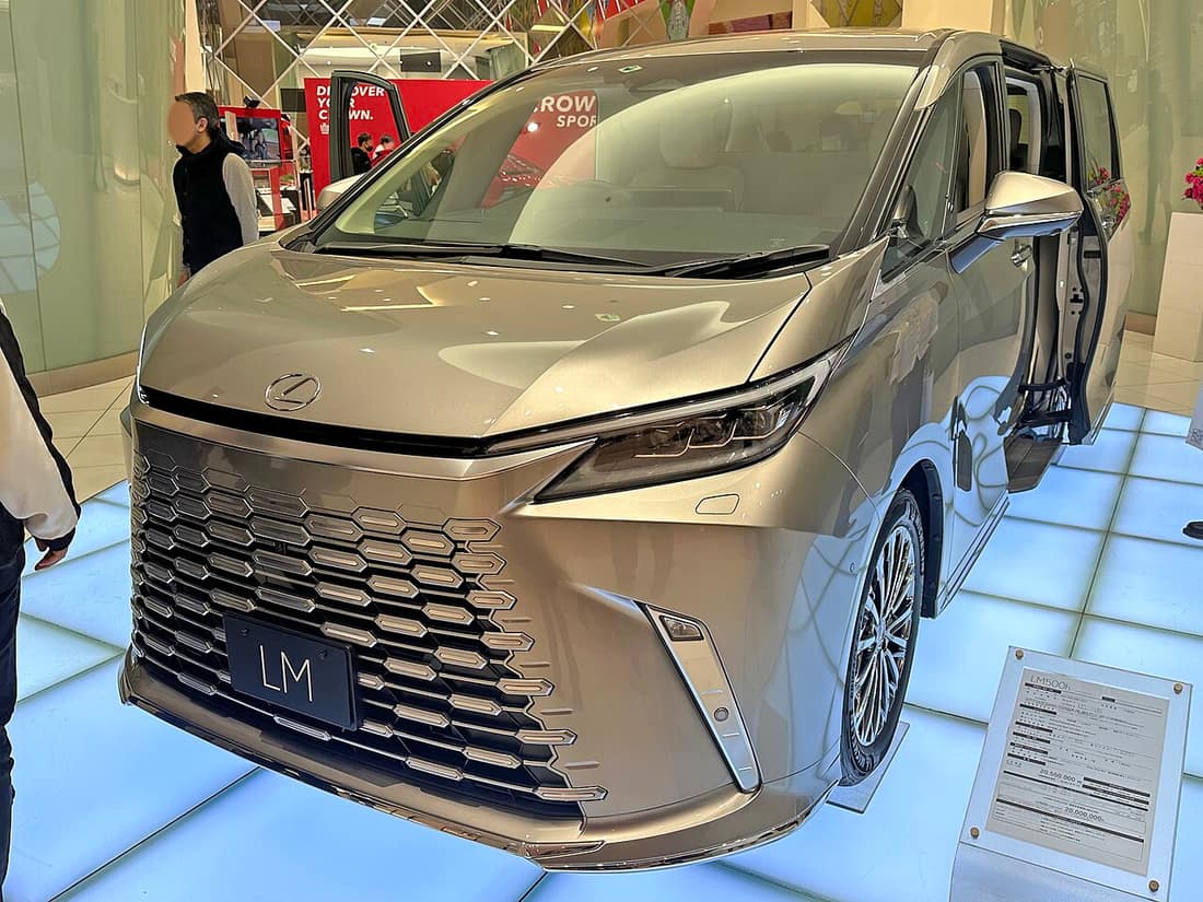 Lexus LM